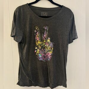 ModernLux Peace & Love tshirt. Size XXL